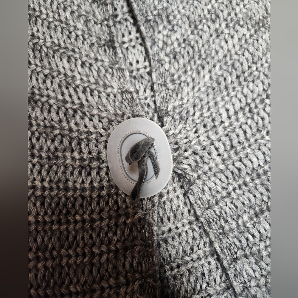 Sweater - Picture 8 of 10